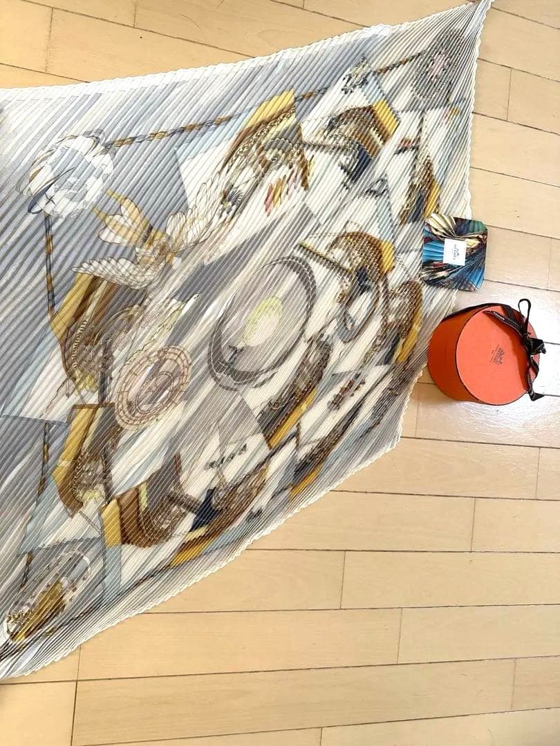 エルメス プリント柄 プリーツスカーフ