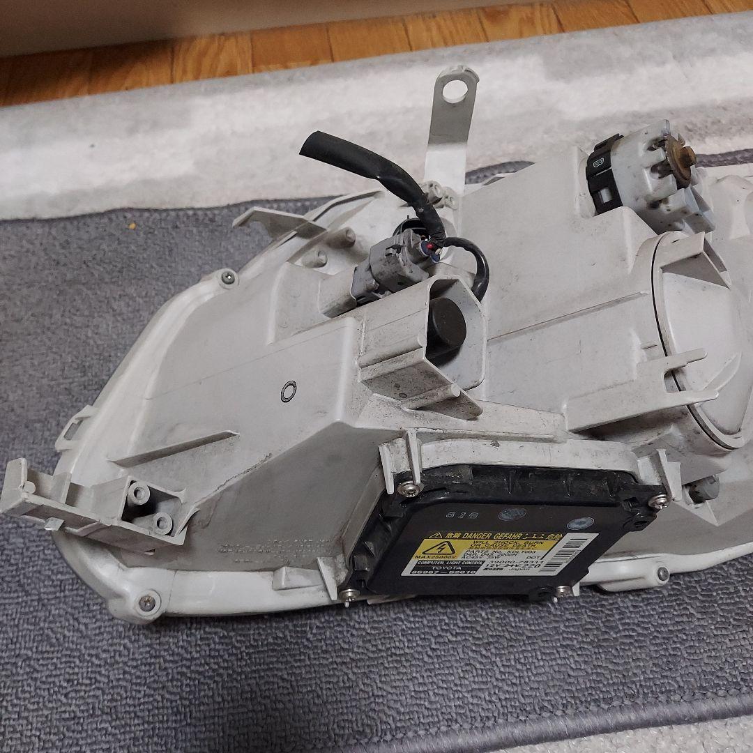 トヨタ 純正 ZNE141G フィルダー HID ヘッドライト 12-526