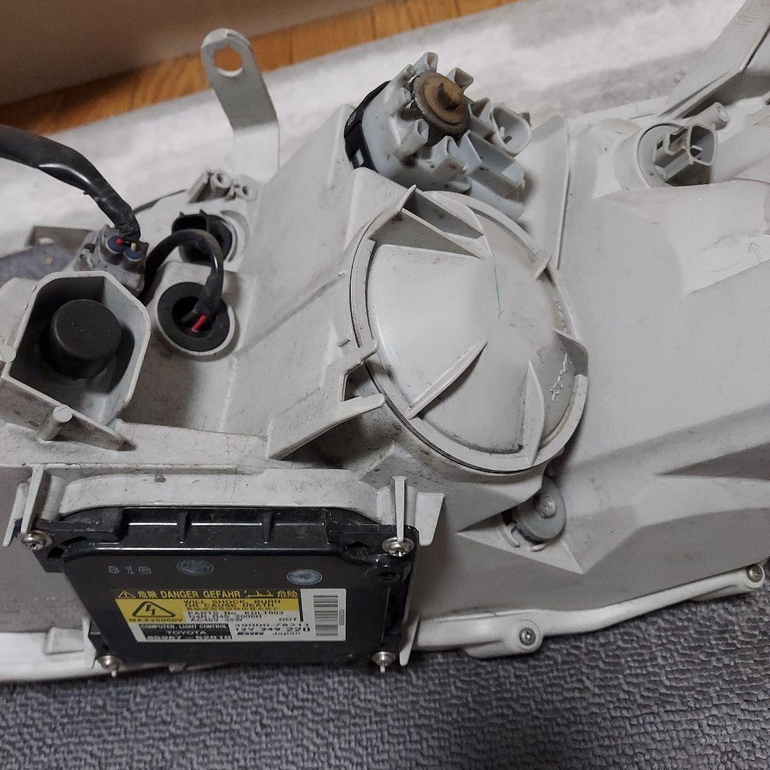 トヨタ 純正 ZNE141G フィルダー HID ヘッドライト 12-526