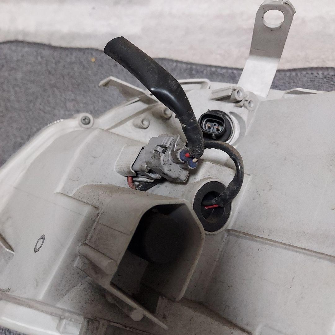 トヨタ 純正 ZNE141G フィルダー HID ヘッドライト 12-526