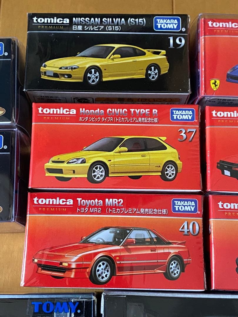 トミカプレミアムとリミテッドのセット