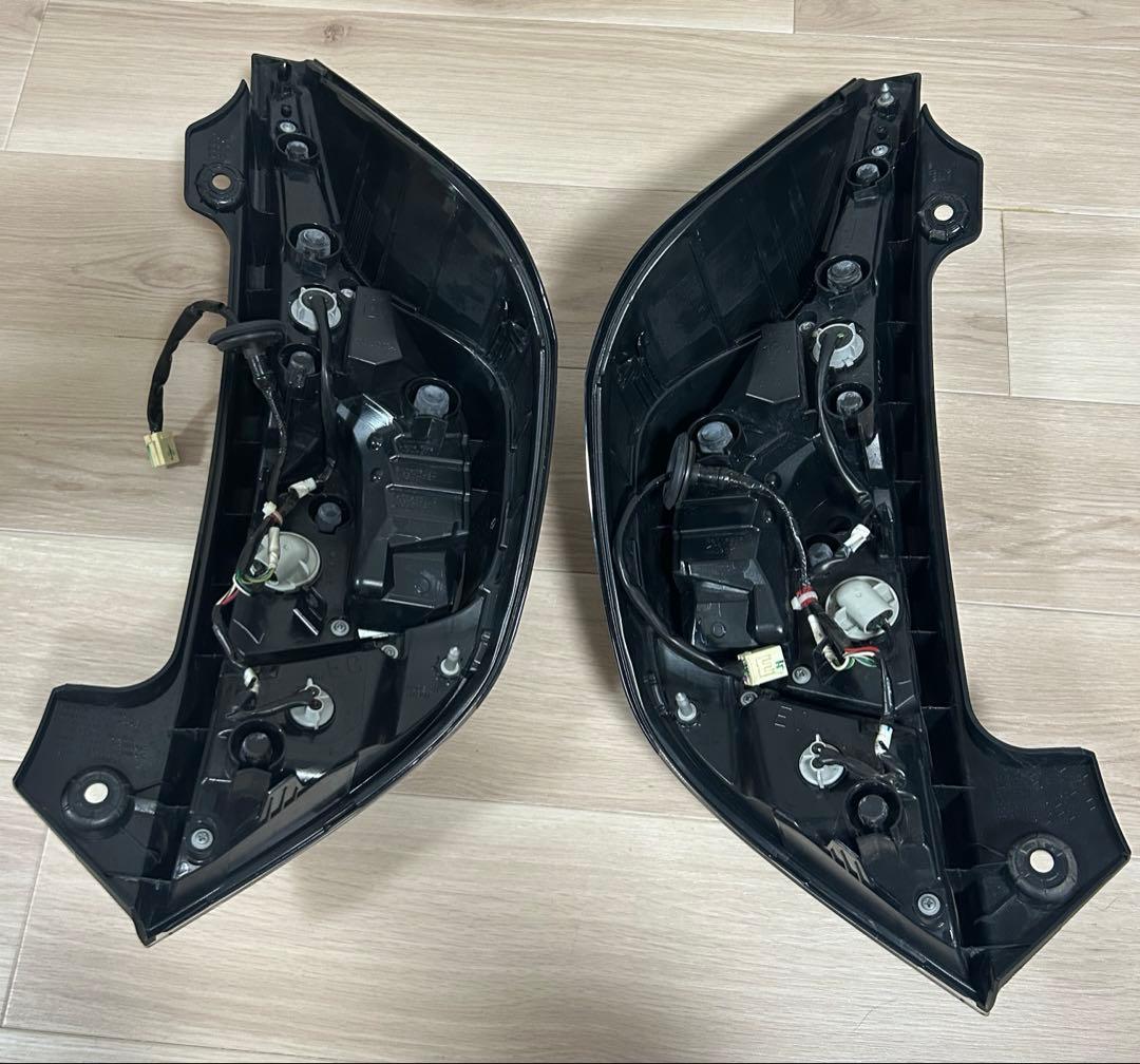 アクア　NHP10 1.5G GRスポーツ　純正テールランプ 希少品