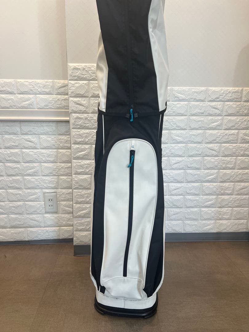 TaylorMade スタンド式キャディバッグ ホワイト/ブラック