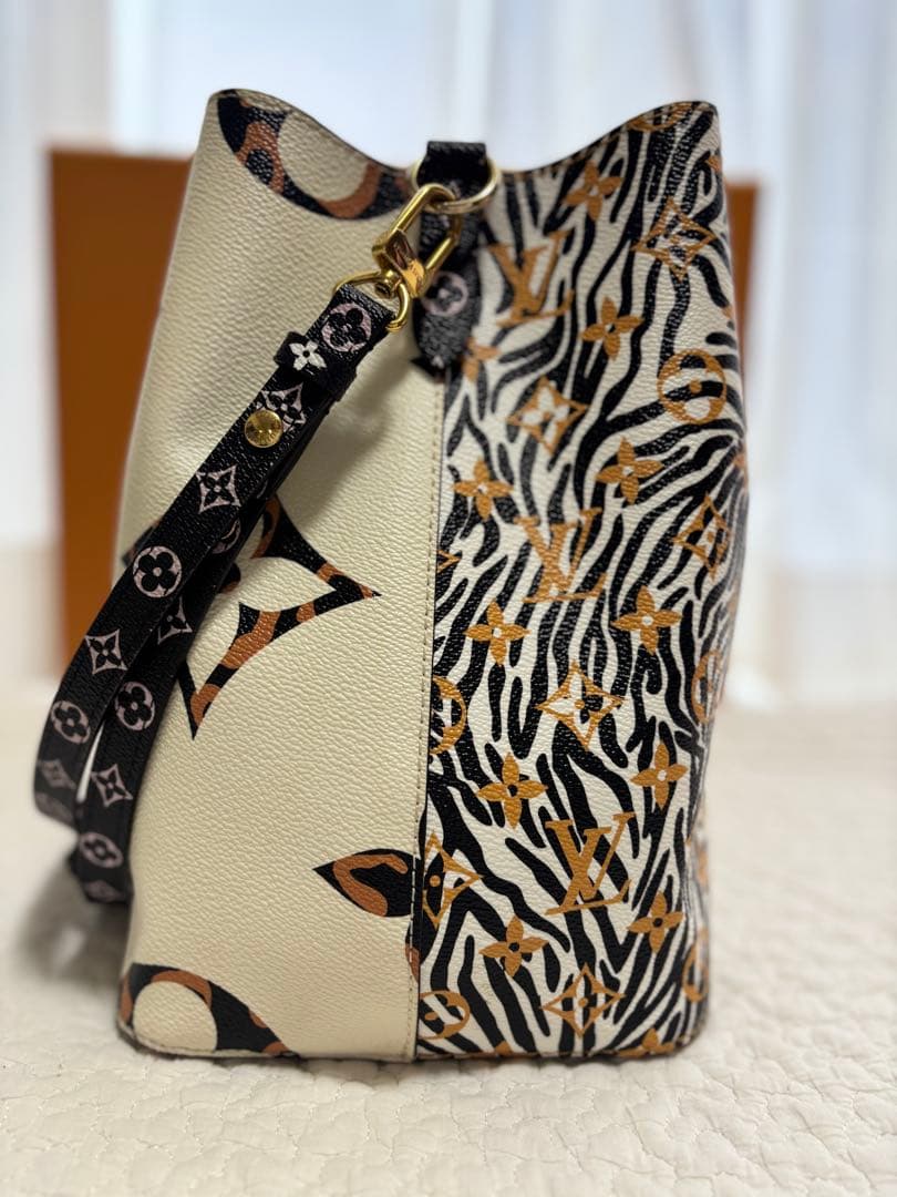 LOUIS VUITTON モノグラム ネオノエ　ジャングル
