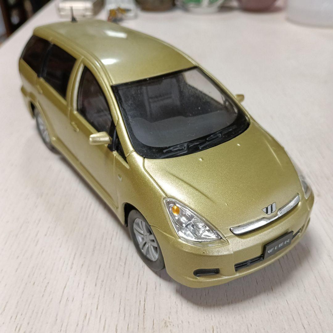 トヨタWish、ゴールド ミニカー 約1/18スケール