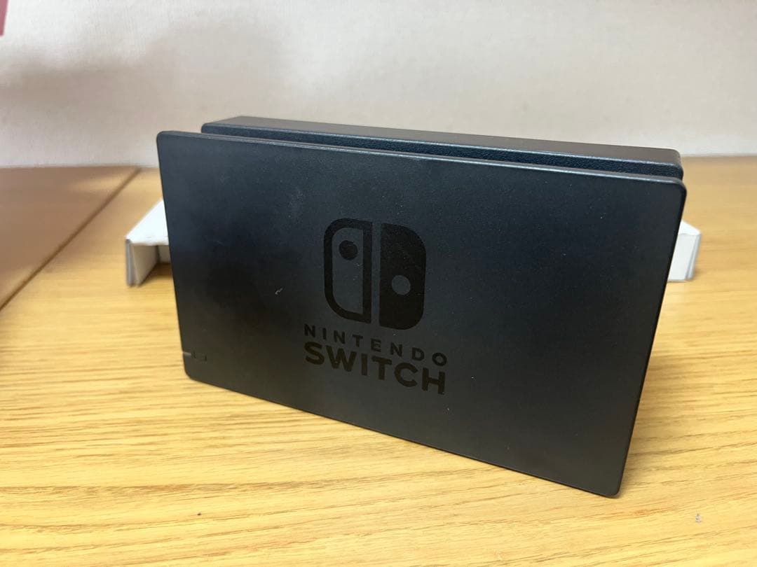 【美品】Nintendo Switch ネオンブルー/ネオンレッド 本体