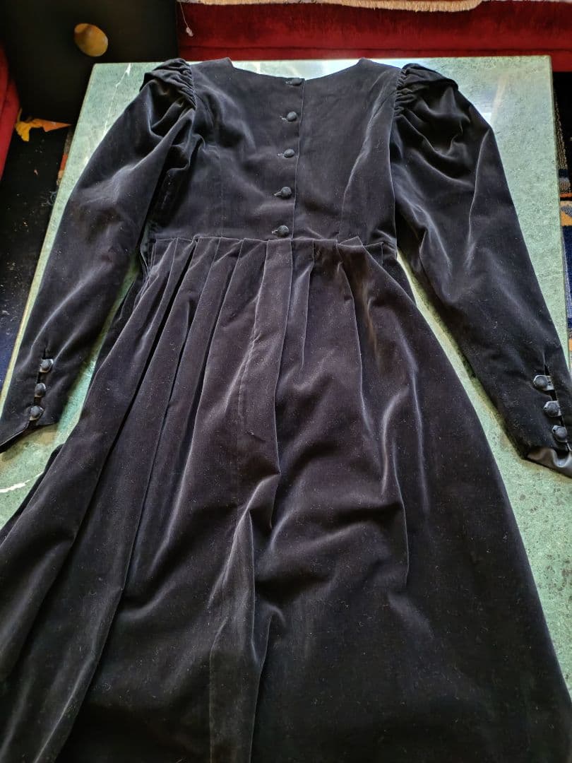 美品 ローラアシュレイ 黒ベルベット(別珍に近い)長袖ロングワンピース