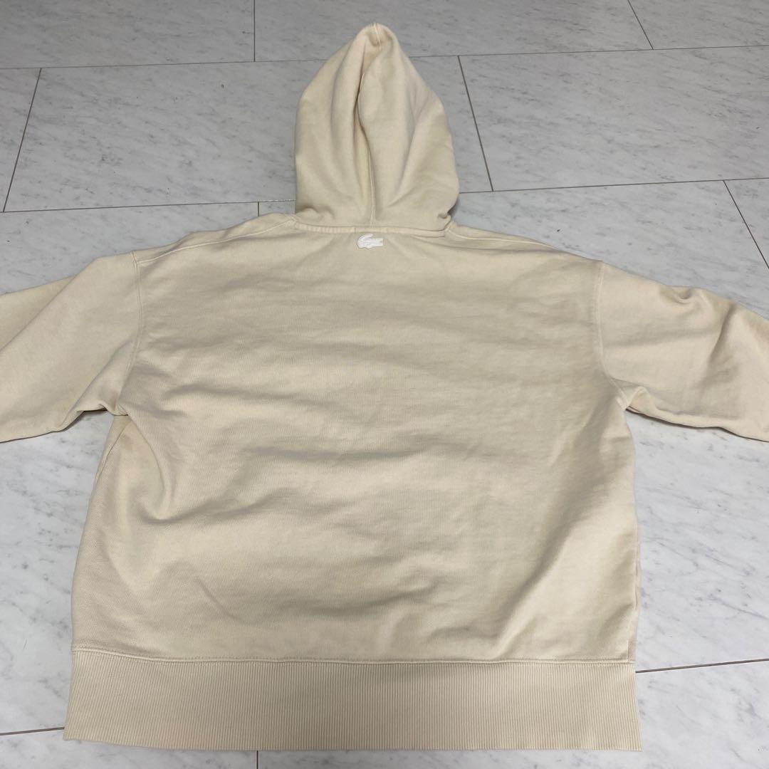 中町綾着用 LACOSTE L!VE カレッジワッペンフードスウェット S