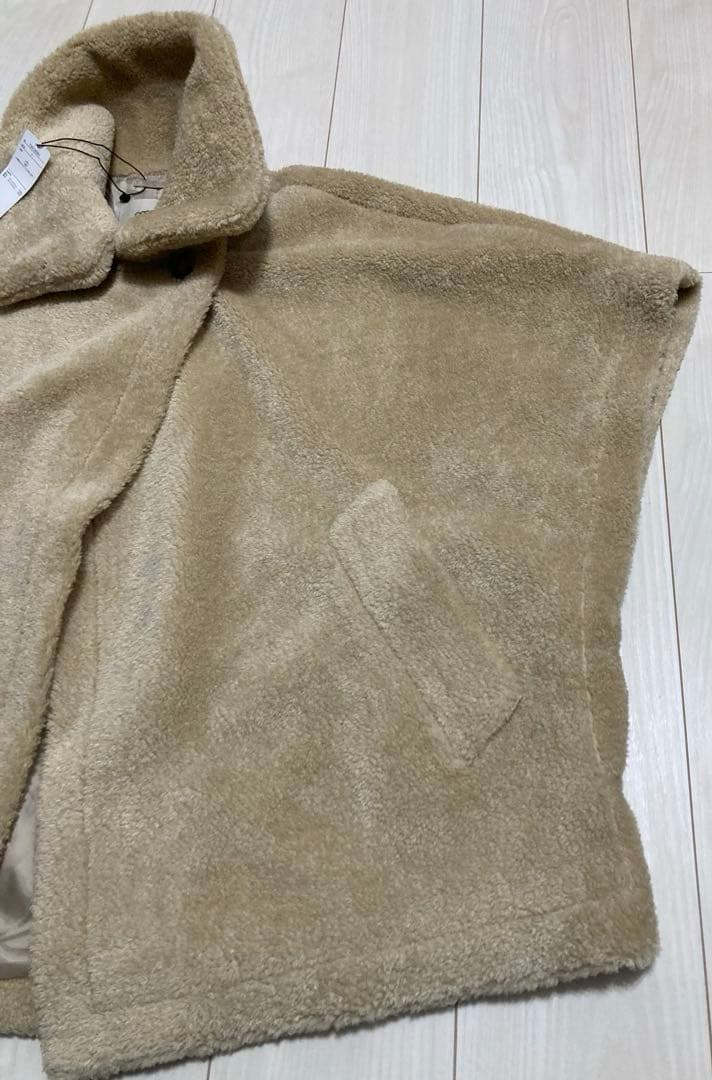 【新品】COCODEAL デディーベア風ボアケープコート　ポンチョ　ベージュ