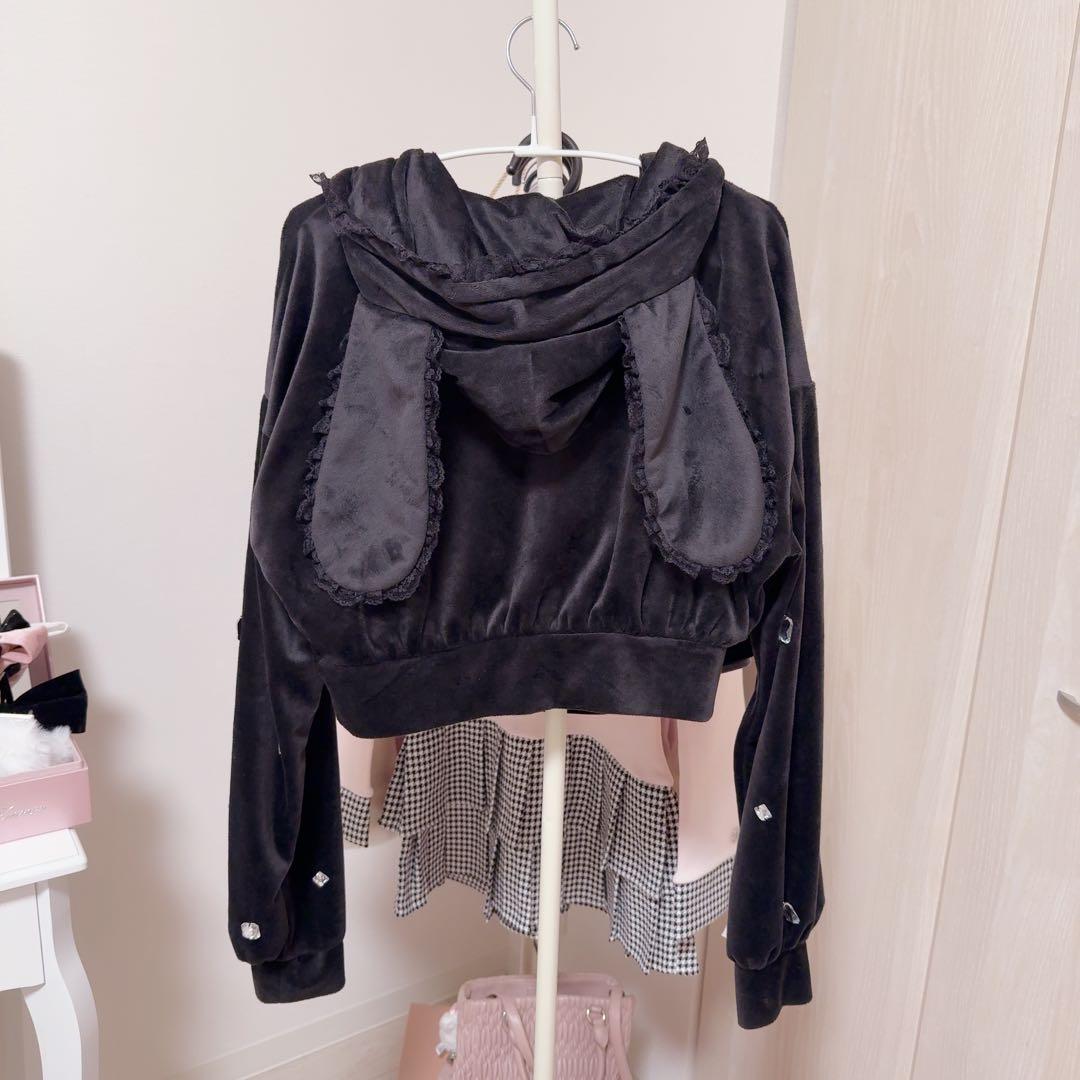 2.アンクルージュ パーカー