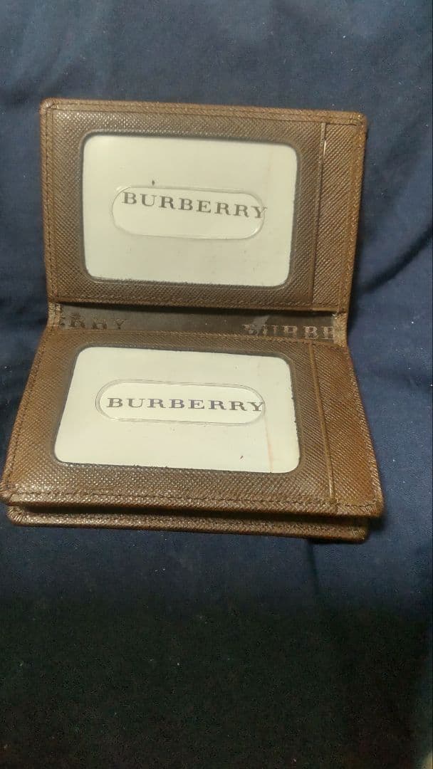 BURBERRY チェック柄 カードケースとプラダのポーチ