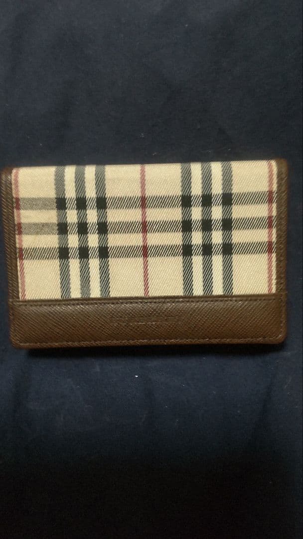 BURBERRY チェック柄 カードケースとプラダのポーチ