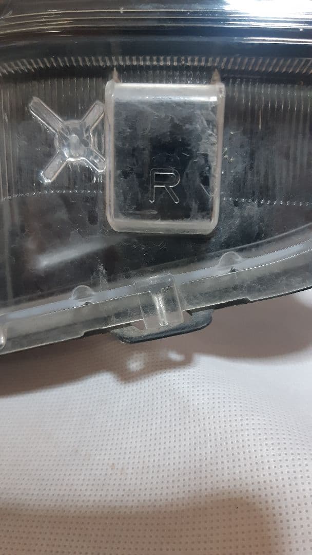 TOYOTAアクアヘッドライト右