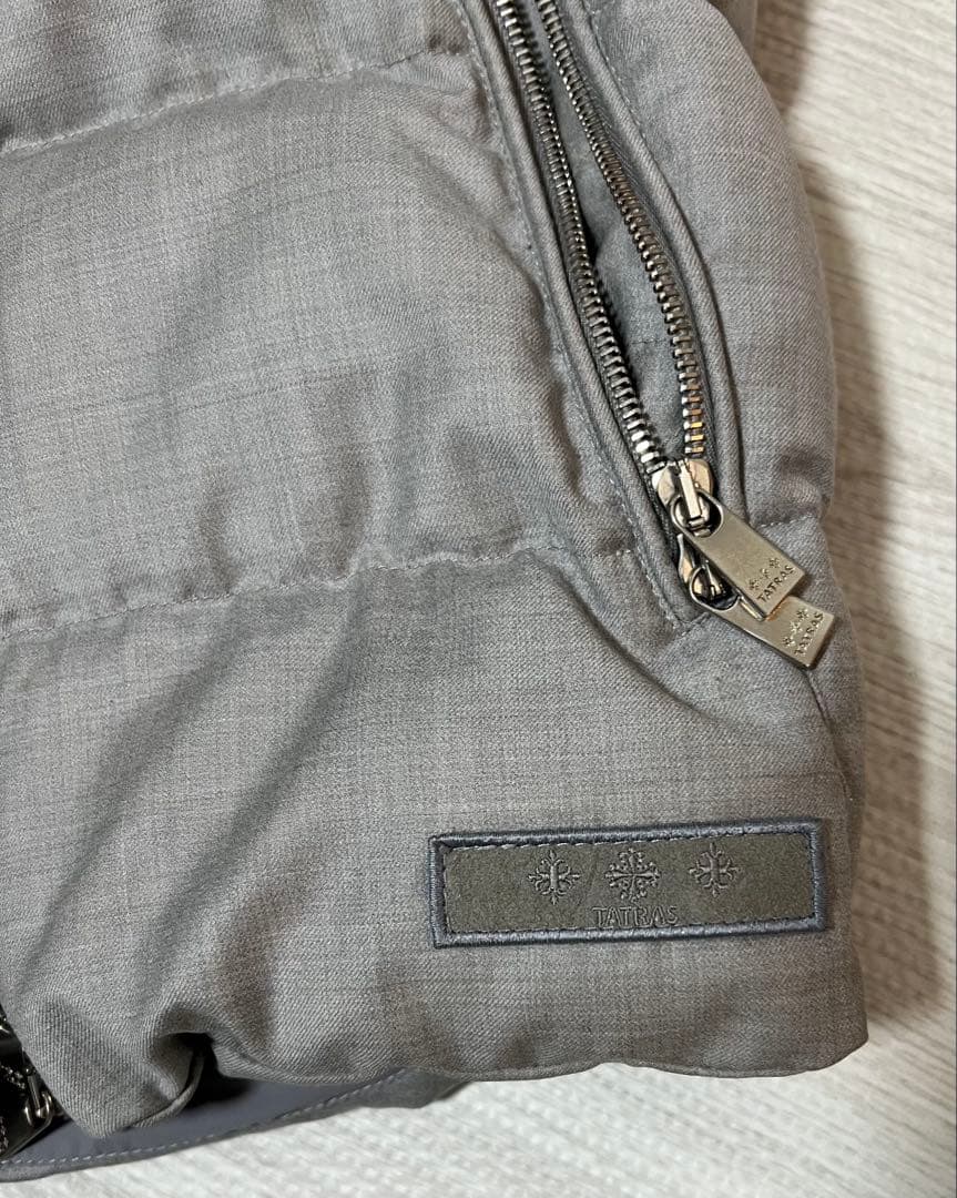TATRAS フード付きグレー ダウンベスト サイズ02 中古品