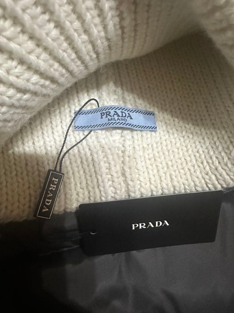 PRADA アイボリー ニット帽