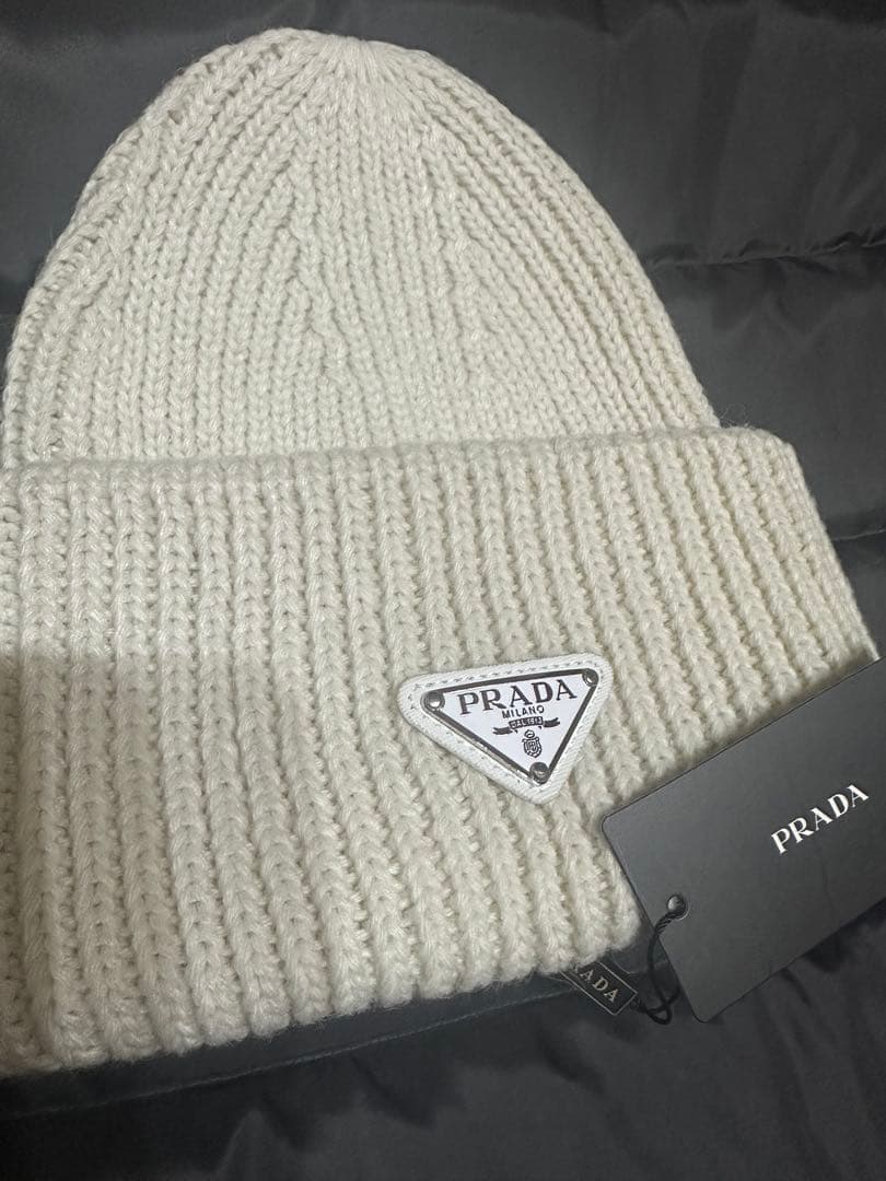 PRADA アイボリー ニット帽