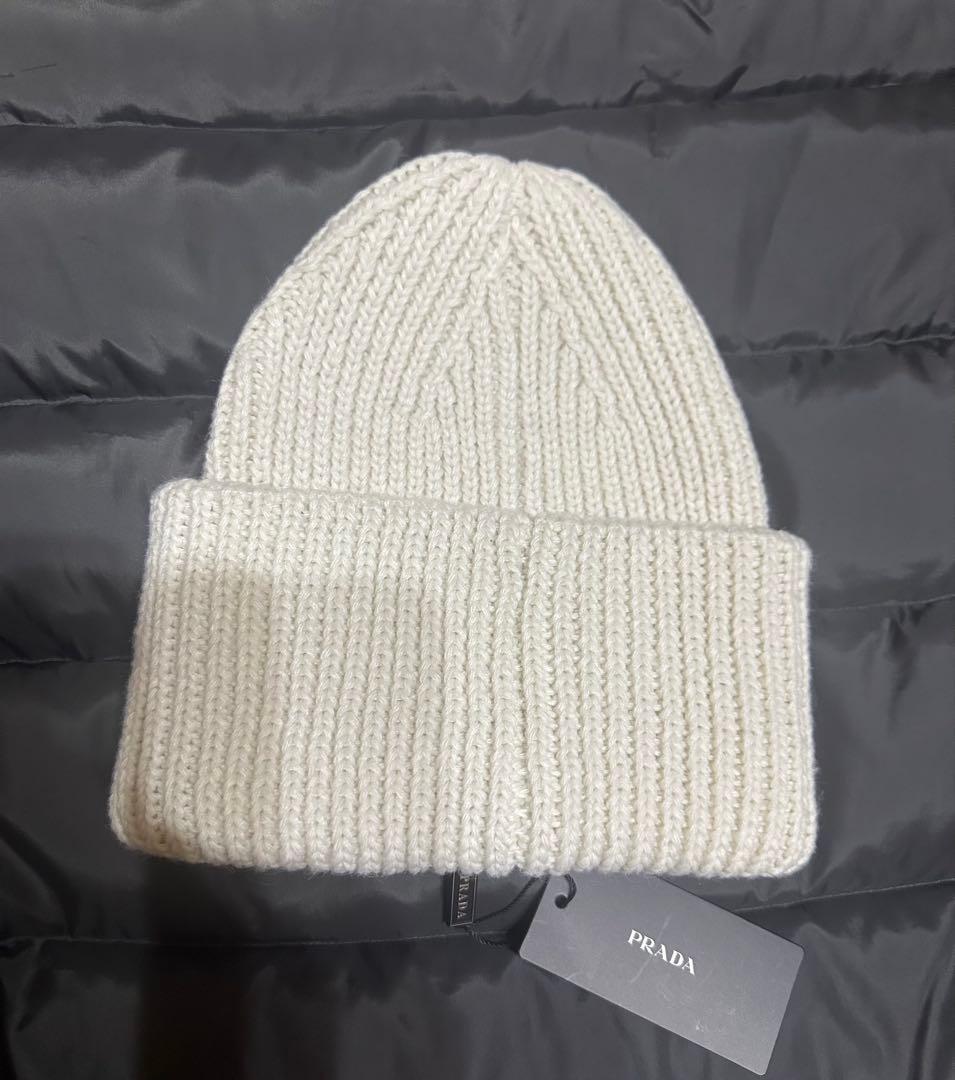 PRADA アイボリー ニット帽