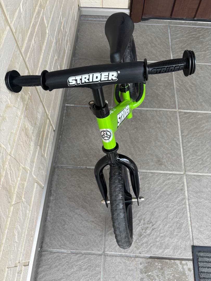 美品　STRIDER バランスバイク グリーン 12インチ