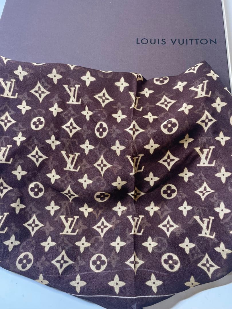 【新品未使用】Louis Vuitton モノグラム　バンダナ　シルク100%