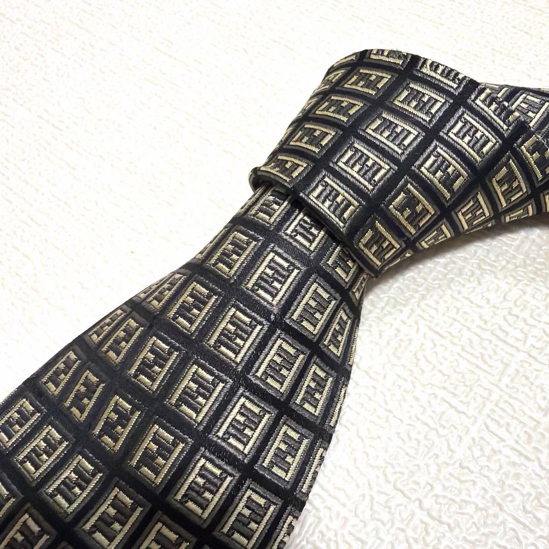 【美品】FENDI（フェンディ）ネクタイ ズッカ柄 総柄