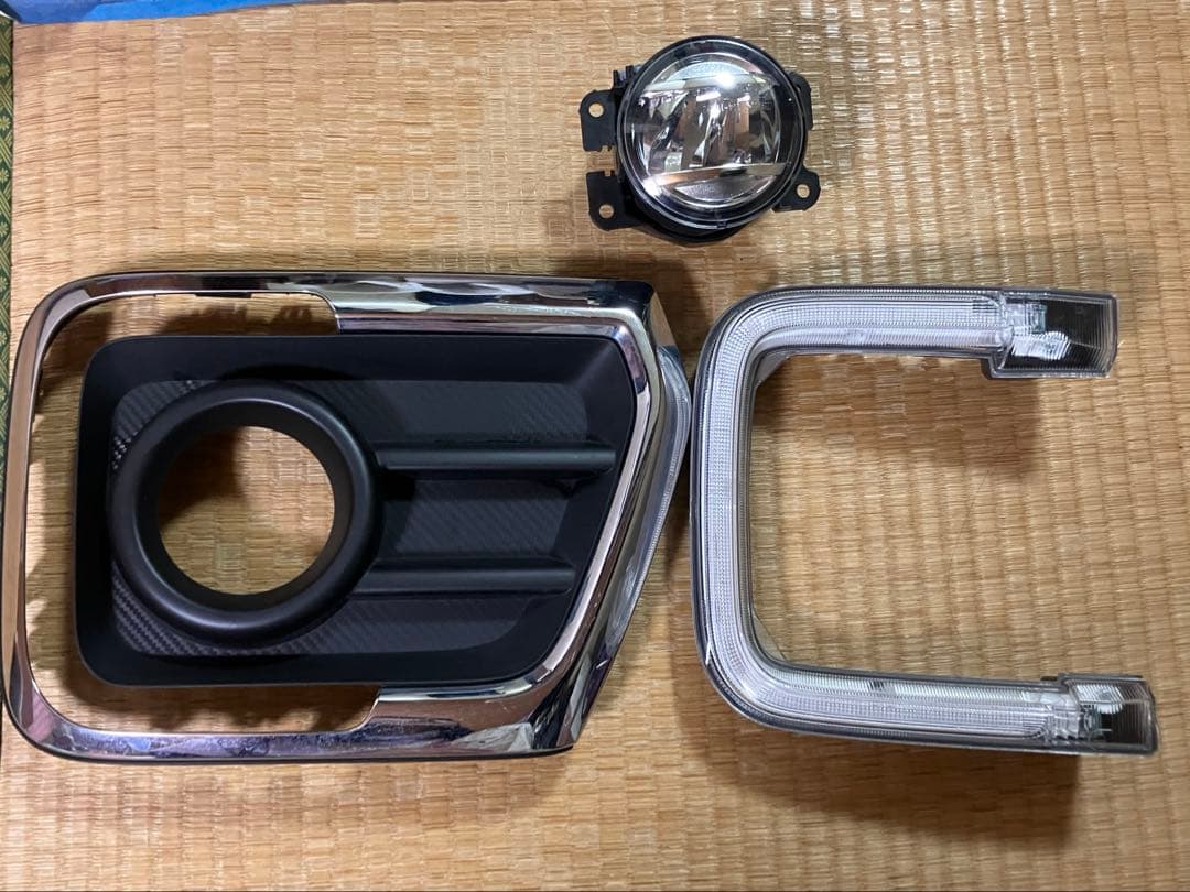 スズキスペーシアカスタム(MK53S)右フォグランプセット