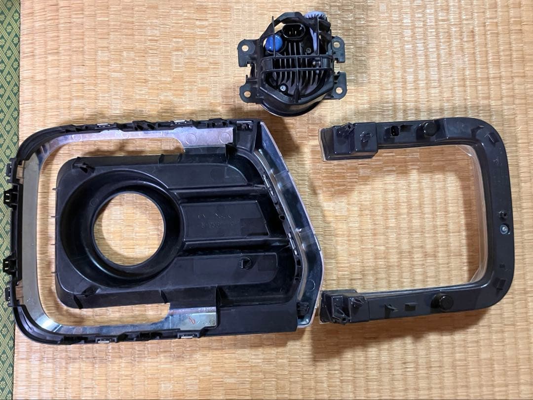 スズキスペーシアカスタム(MK53S)右フォグランプセット