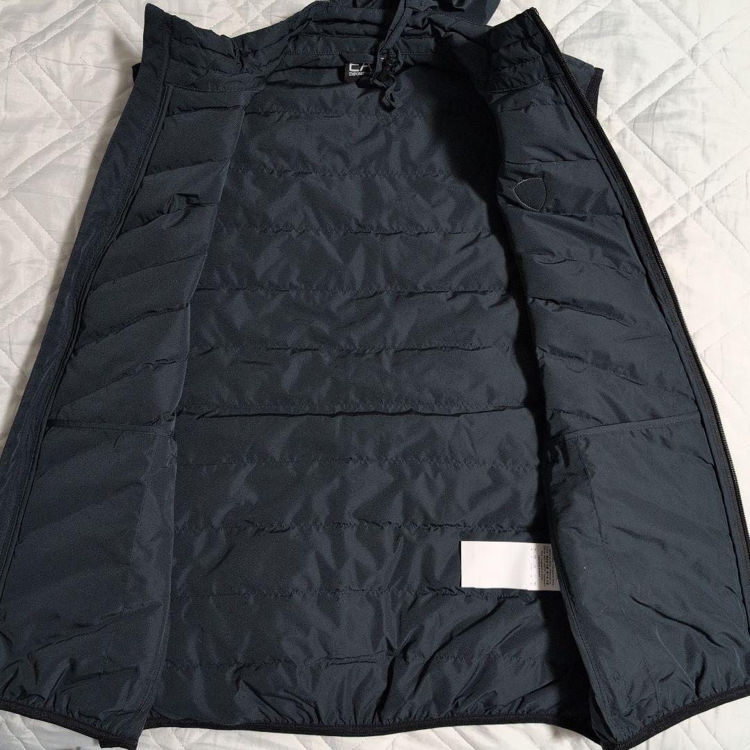 新品　EMPORIO ARMANI EA7 エンポリオアルマーニ　ダウンベスト