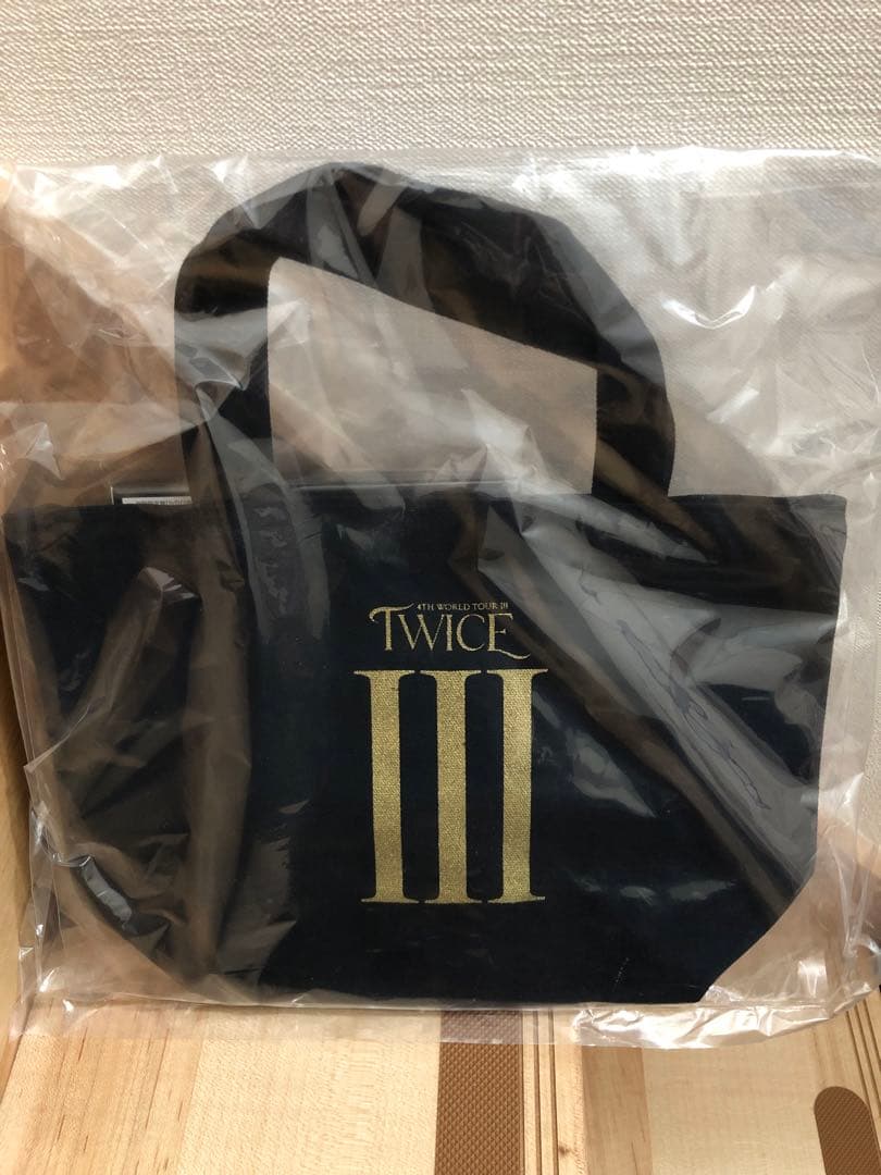 【特典付】TWICE 4TH WORLD TOUR 'III' IN JAPAN