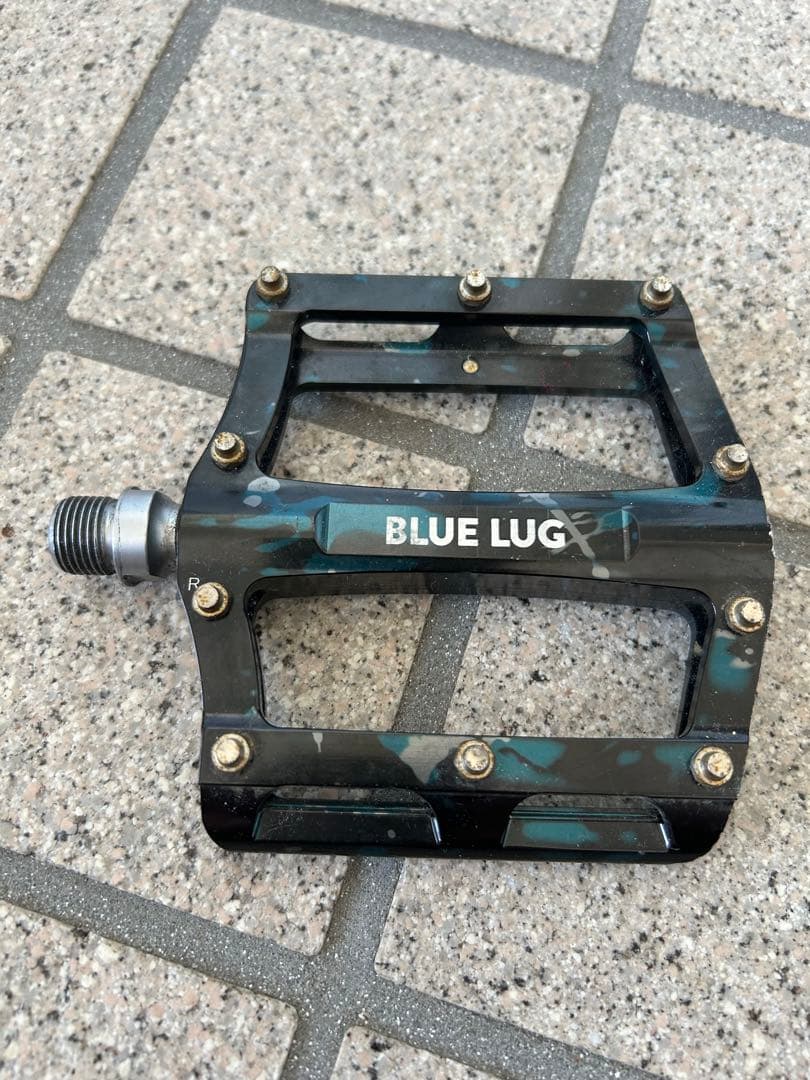 BLUE LUG フラットペダル カモフラージュ