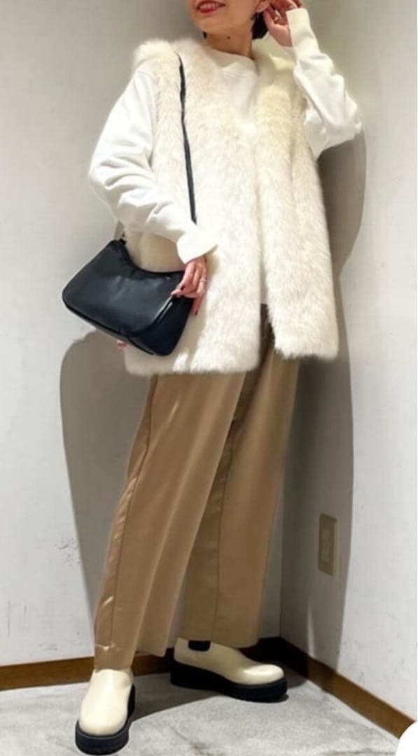 極美品✨BEAUTY&YOUTH フェイクファーベスト ジレ　Vネック　ホワイト