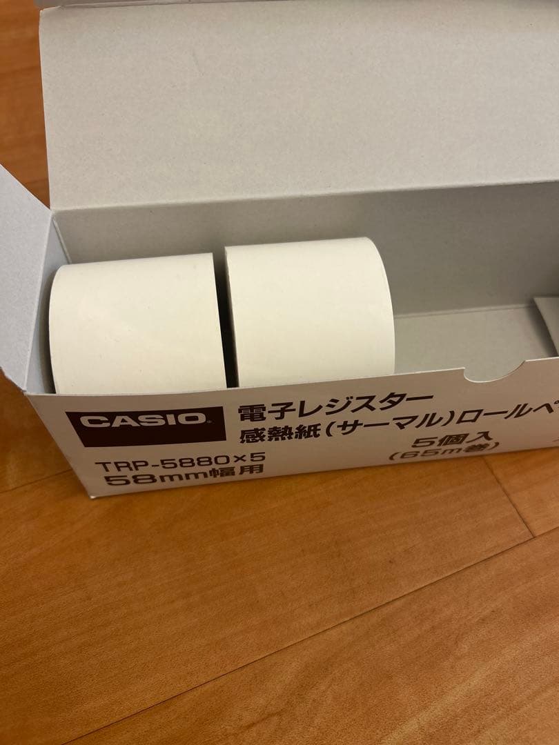 にま