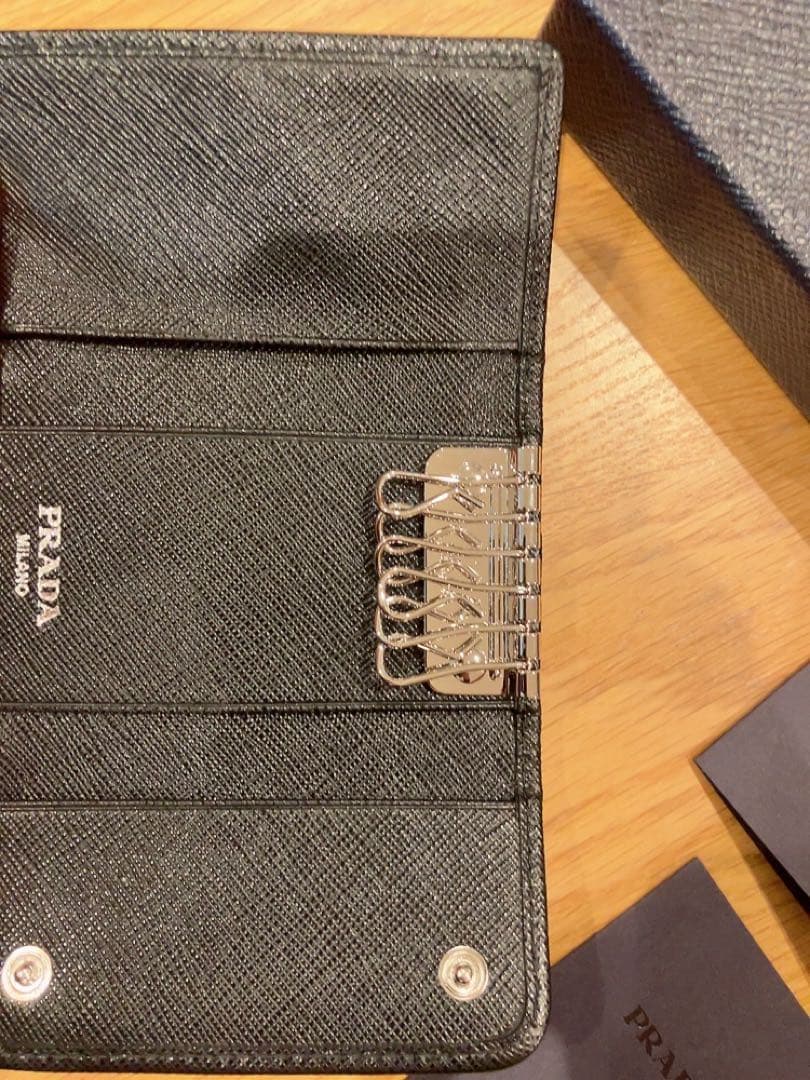 PRADA ブラック キーケース