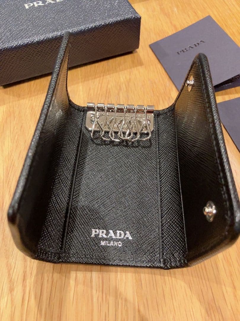PRADA ブラック キーケース