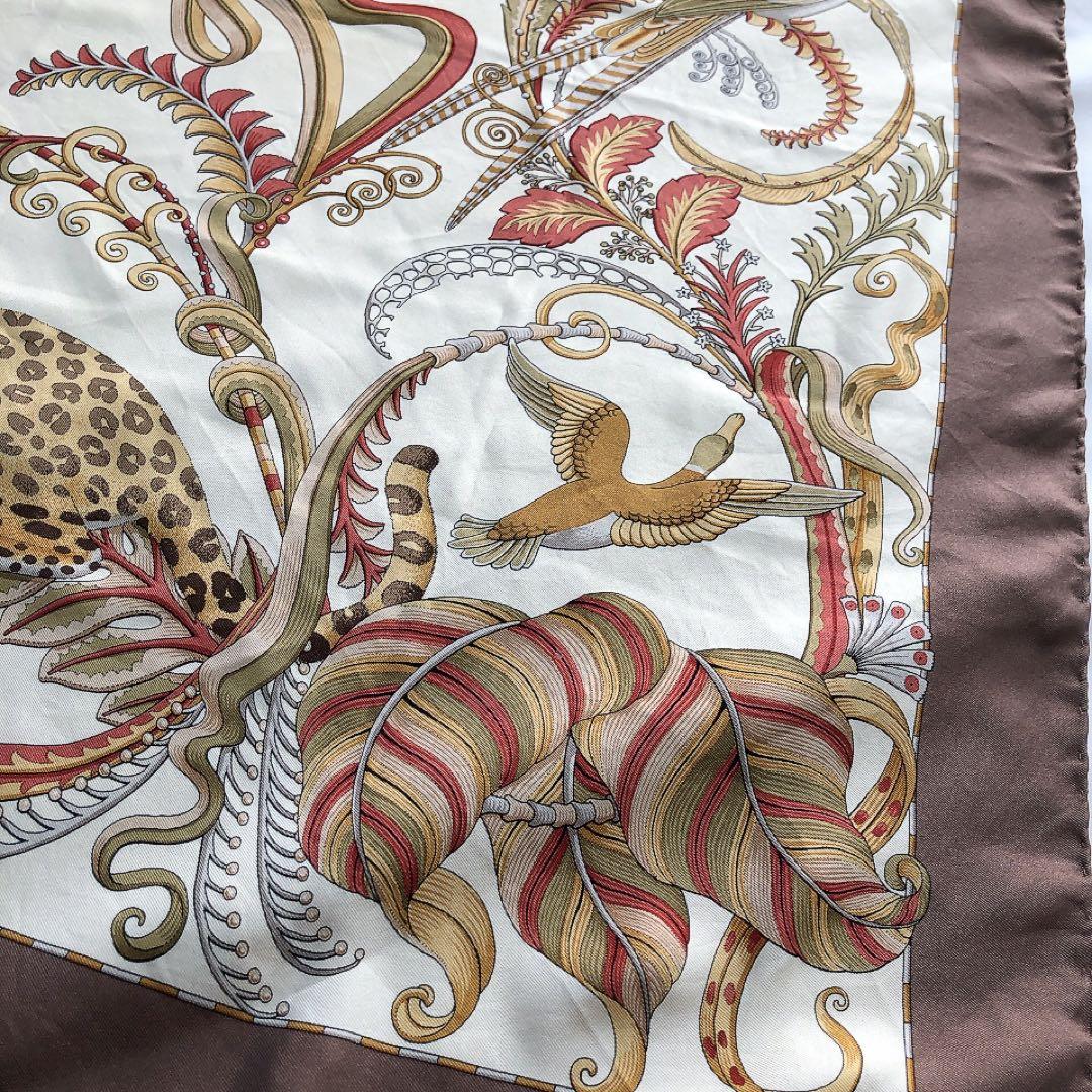 Ferragamo*フェラガモ　大判スカーフ　シルク100%　虎　猿　動物柄