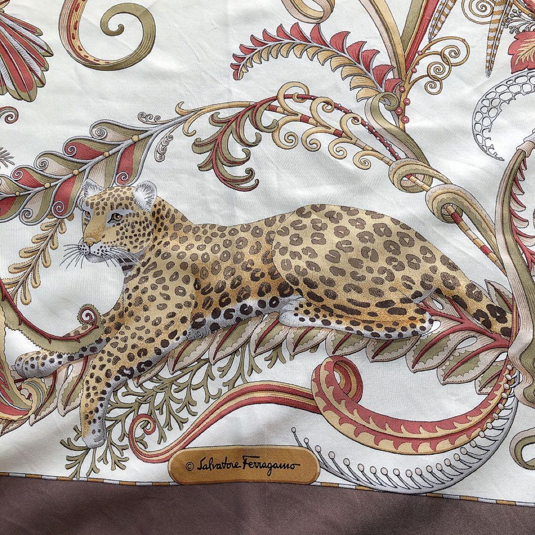 Ferragamo*フェラガモ　大判スカーフ　シルク100%　虎　猿　動物柄