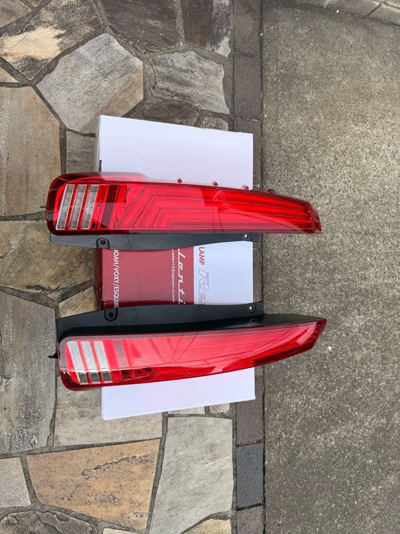 VALENTI テールランプ 80系ノア ヴォクシー エスクァイア【レッド】