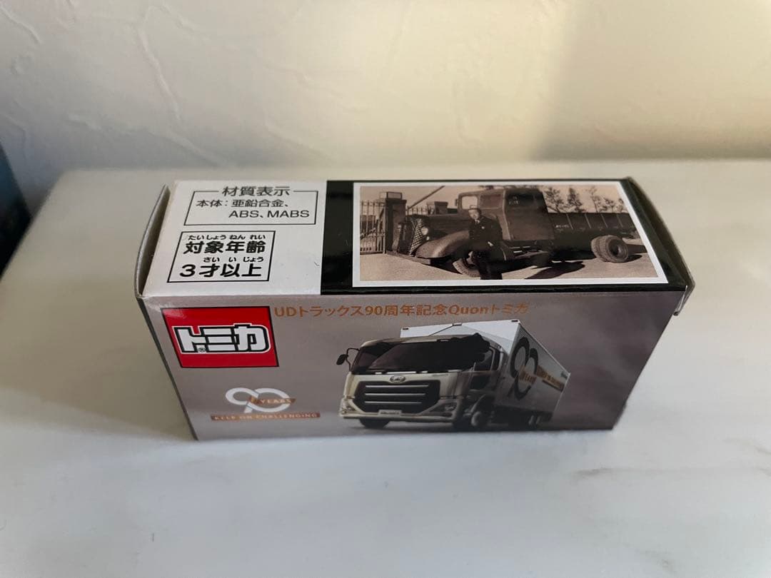 トミカ UDトラックス90周年記念ミニカー　パーフェクトクオン非売品