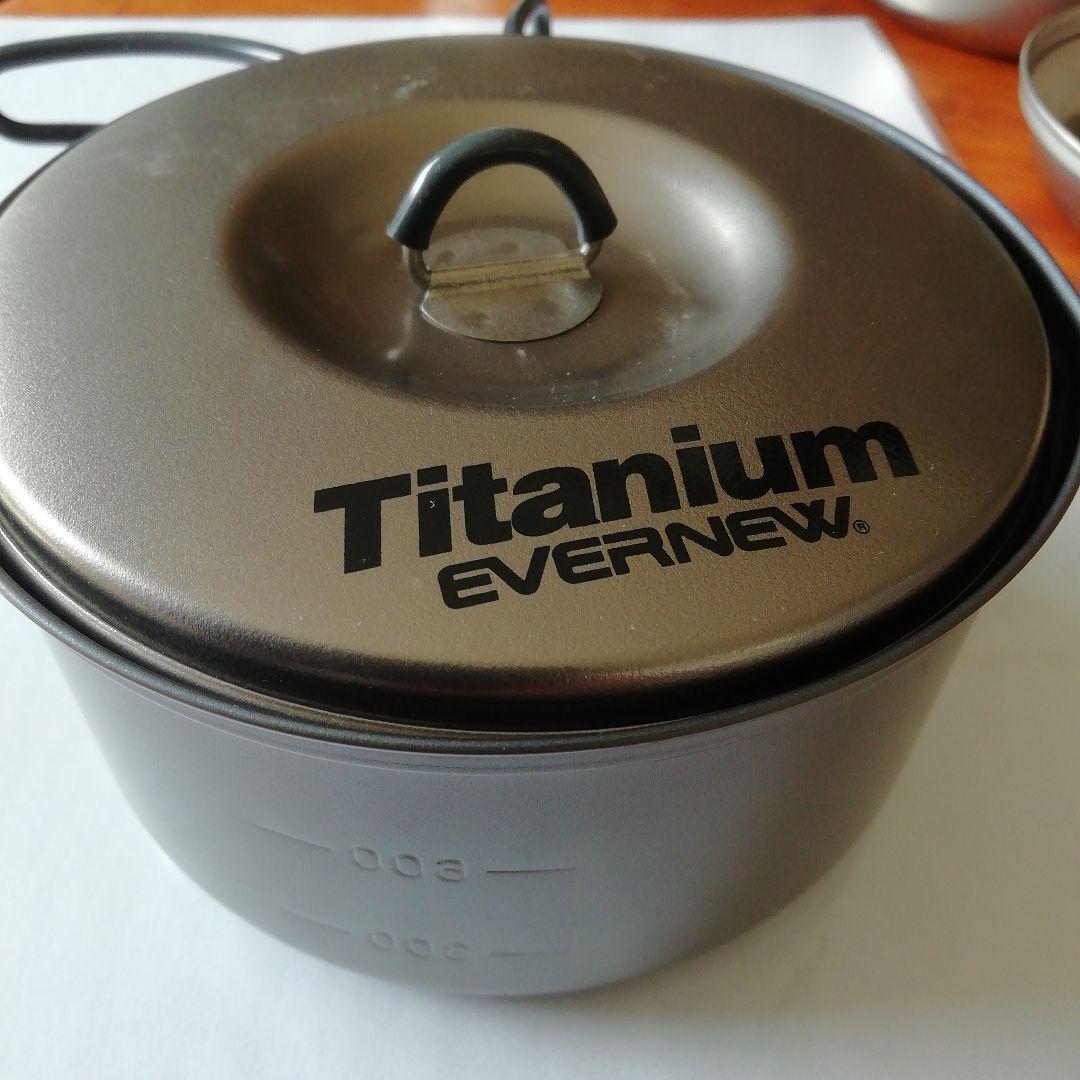 チタンのスノーピークとエバニューのクッカーです。