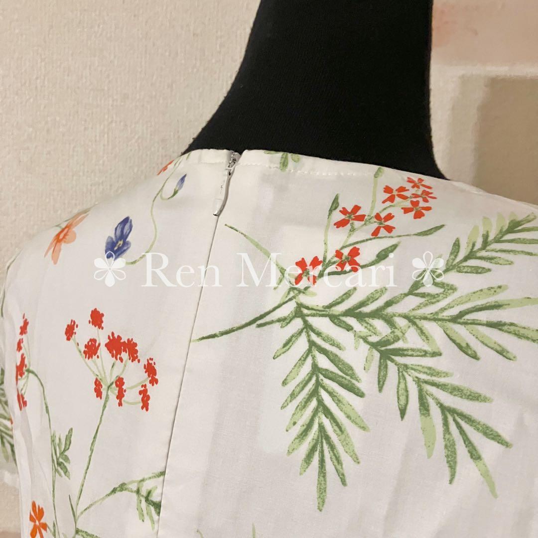 ＊Laura Ashley ホワイトベース ベルト有 お花柄のフレアワンピース