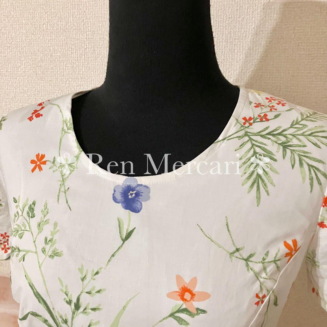 ＊Laura Ashley ホワイトベース ベルト有 お花柄のフレアワンピース