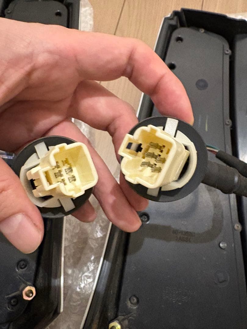 ヴァレンティ　廃盤品　LEDテールランプ　左右セット　ファイバー