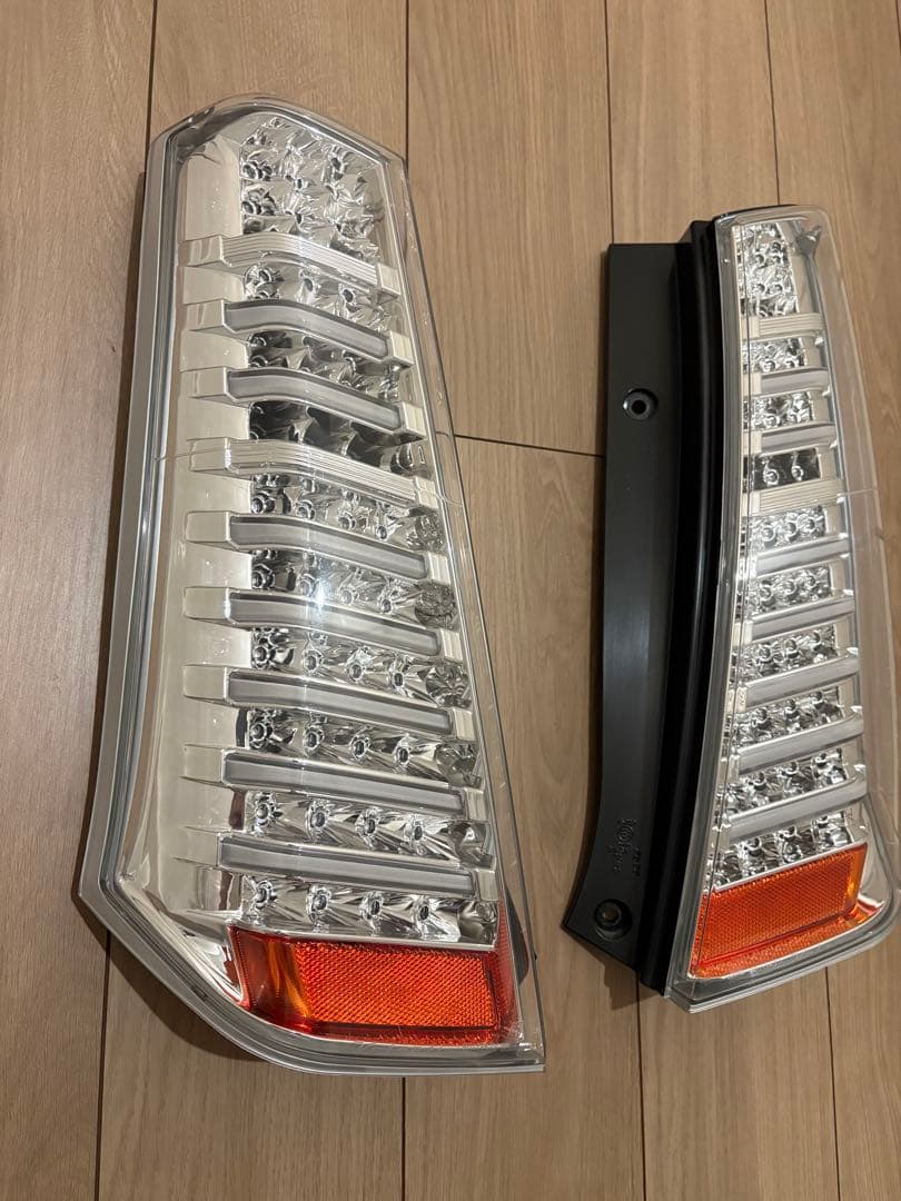 ヴァレンティ　廃盤品　LEDテールランプ　左右セット　ファイバー