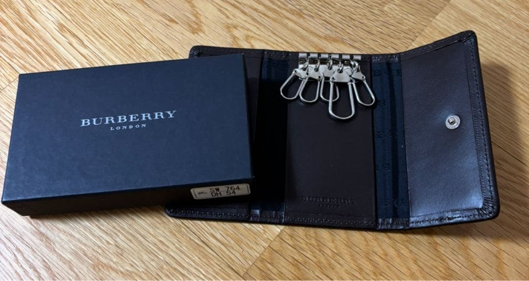 新品・未使用　　 BURBERRY キーケース チェック柄