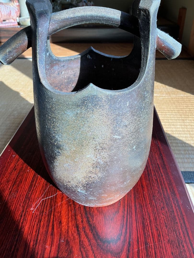 備前焼　伝統的な日本の陶器花瓶　良い窯変です