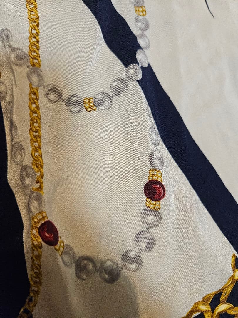 CHANEL シャネル ココシャネル アクセサリー柄 スカーフ シルク100％
