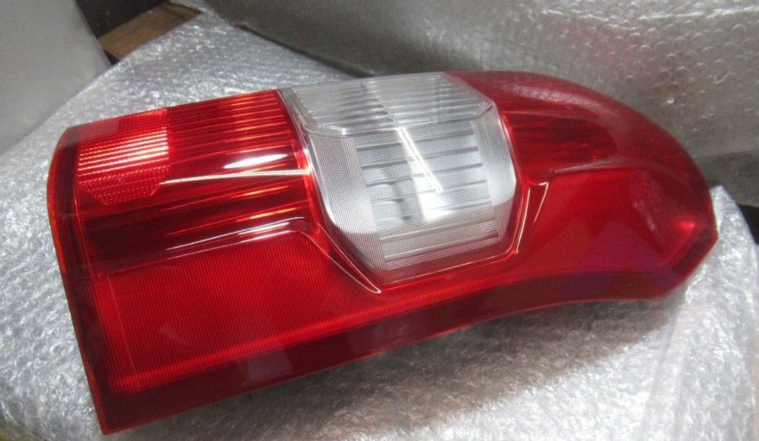 トヨタ プロボックス　NCP160V　テールランプ