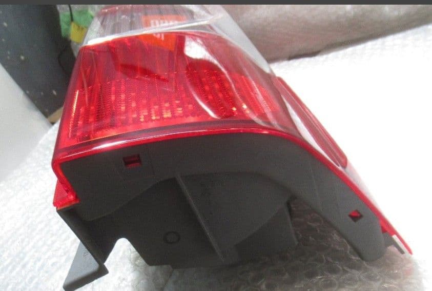 トヨタ プロボックス　NCP160V　テールランプ