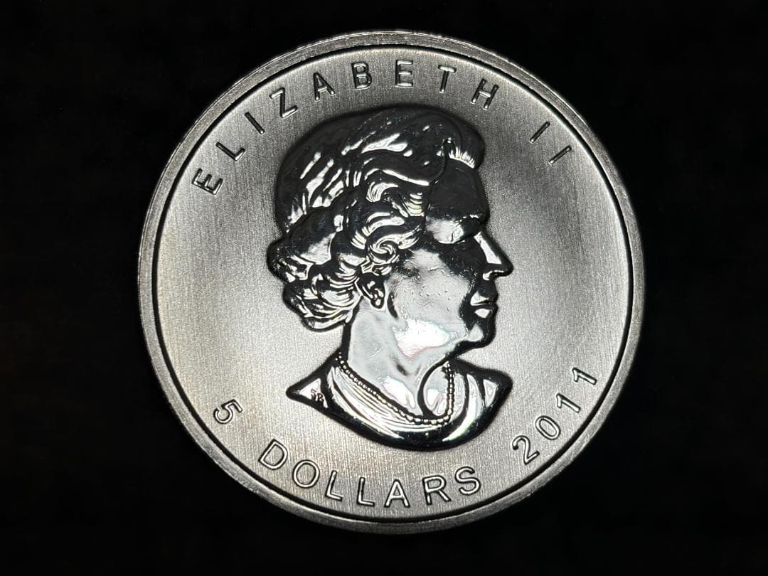 メイプルリーフ銀貨　カナダ 5ドル 純銀貨 エリザベス2世 2011年