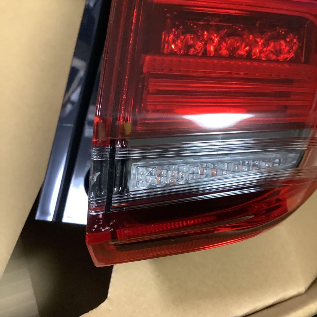 トヨタ　アルファード30後期　テールランプ右