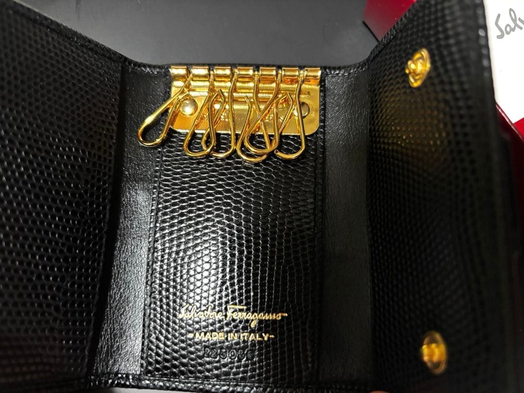 Salvatore Ferragamo ブラックキーケース